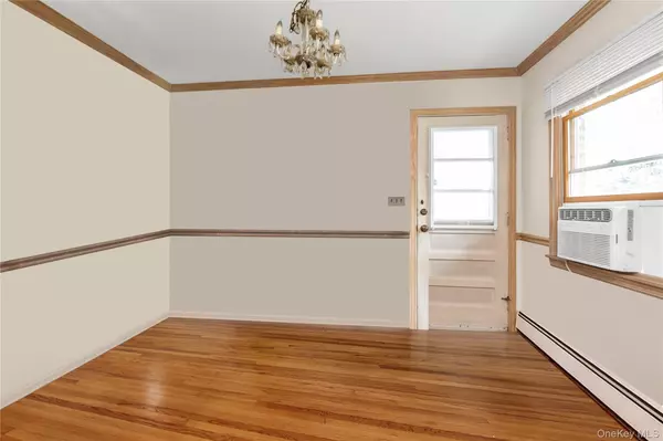 Lindenhurst, NY 11757,459 Albany AVE