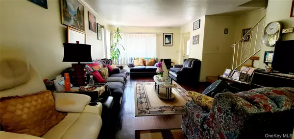 Jamaica, NY 11433,109-49 176