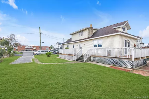 10 3rd ST, Rosedale, NY 11422
