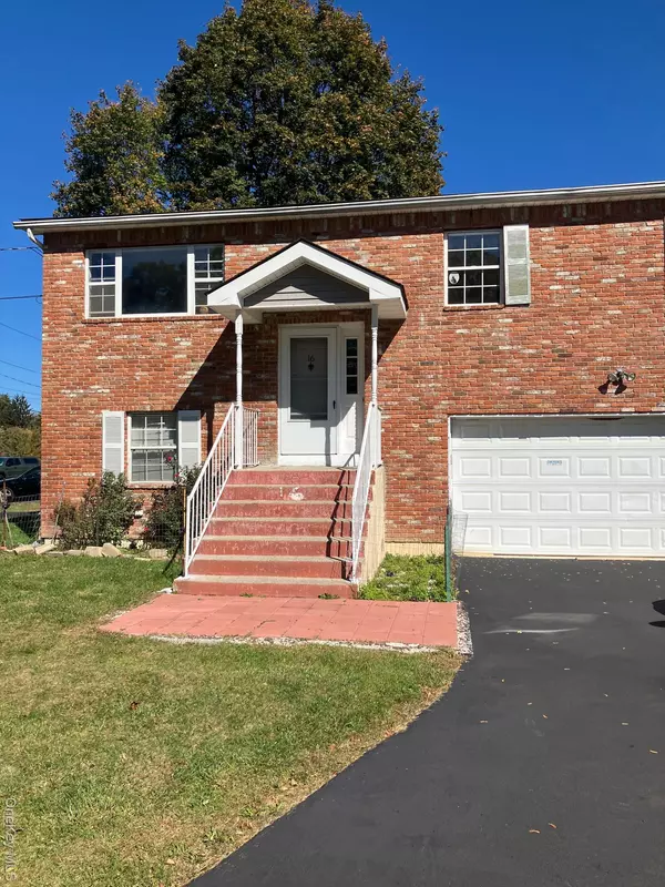 16 Livingston ST, Middletown, NY 10940
