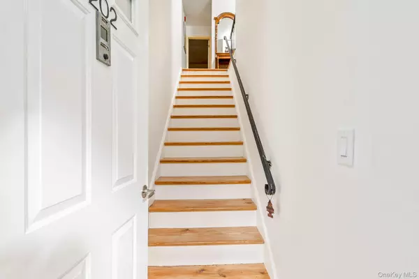 Coram, NY 11727,202 Pointe Circle North #202