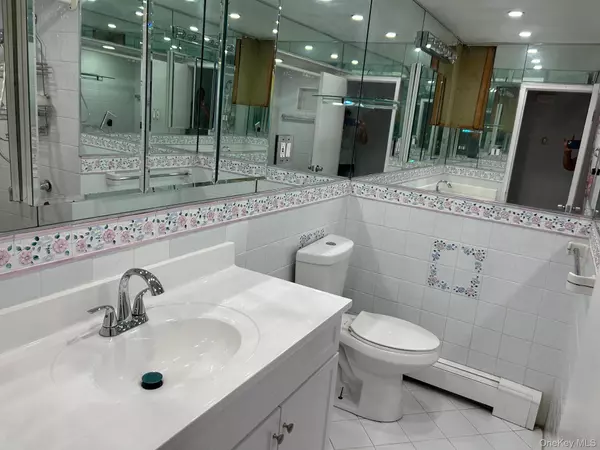 Rosedale, NY 11422,14999 253rd ST