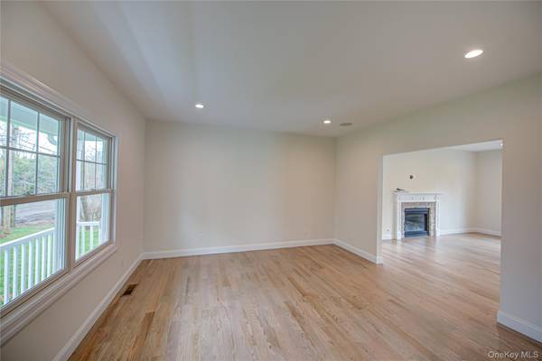 Nesconset, NY 11767,176 Southern BLVD