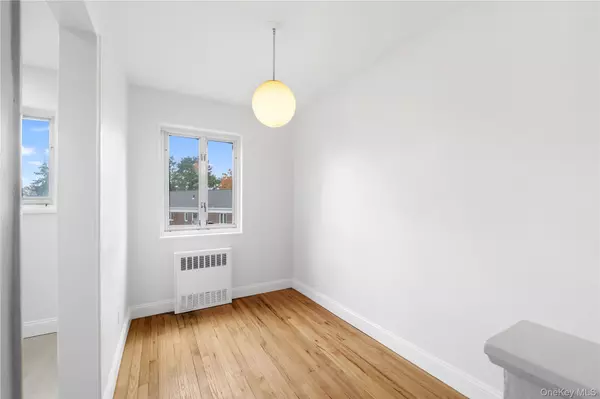 Queens Village, NY 11427,221-26 Manor RD #116