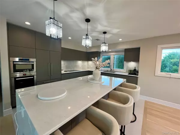 Lindenhurst, NY 11757,322 Kansas ST