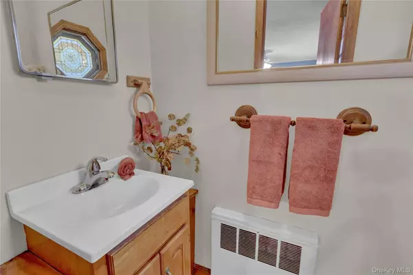 Smithtown, NY 11787,60 South AVE