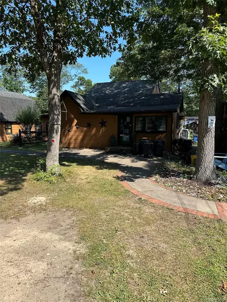 5 Avon LN, Middle Island, NY 11953