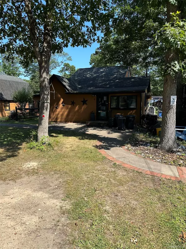 5 Avon LN, Middle Island, NY 11953