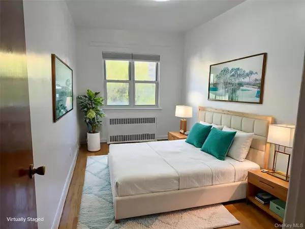 Elmhurst, NY 11373,51-21 Goldsmith ST