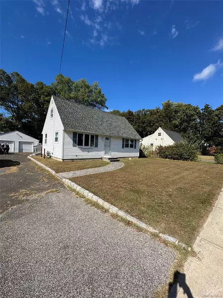 100 Marshall DR, Selden, NY 11784