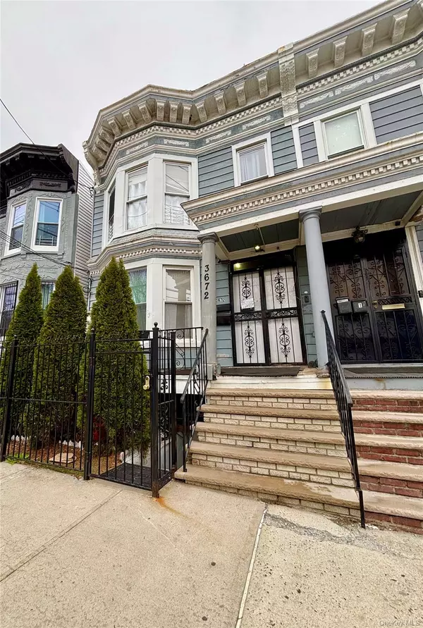 Bronx, NY 10467,3672 Barnes Avenue