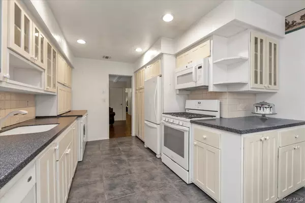 East Northport, NY 11731,202 Cedar RD
