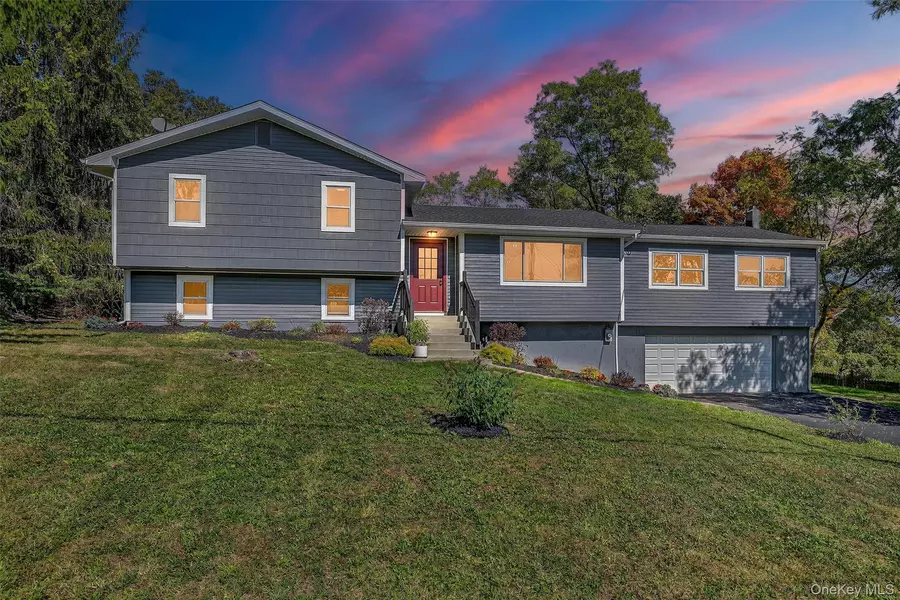 10 Elizabeth DR, Wallkill, NY 12589