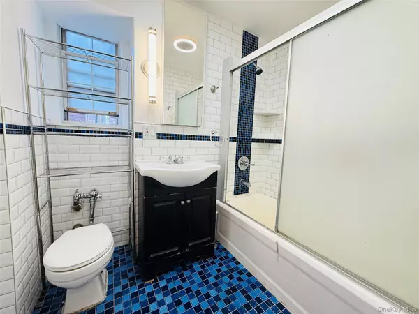 Elmhurst, NY 11373,88-11 Elmhurst AVE #C7