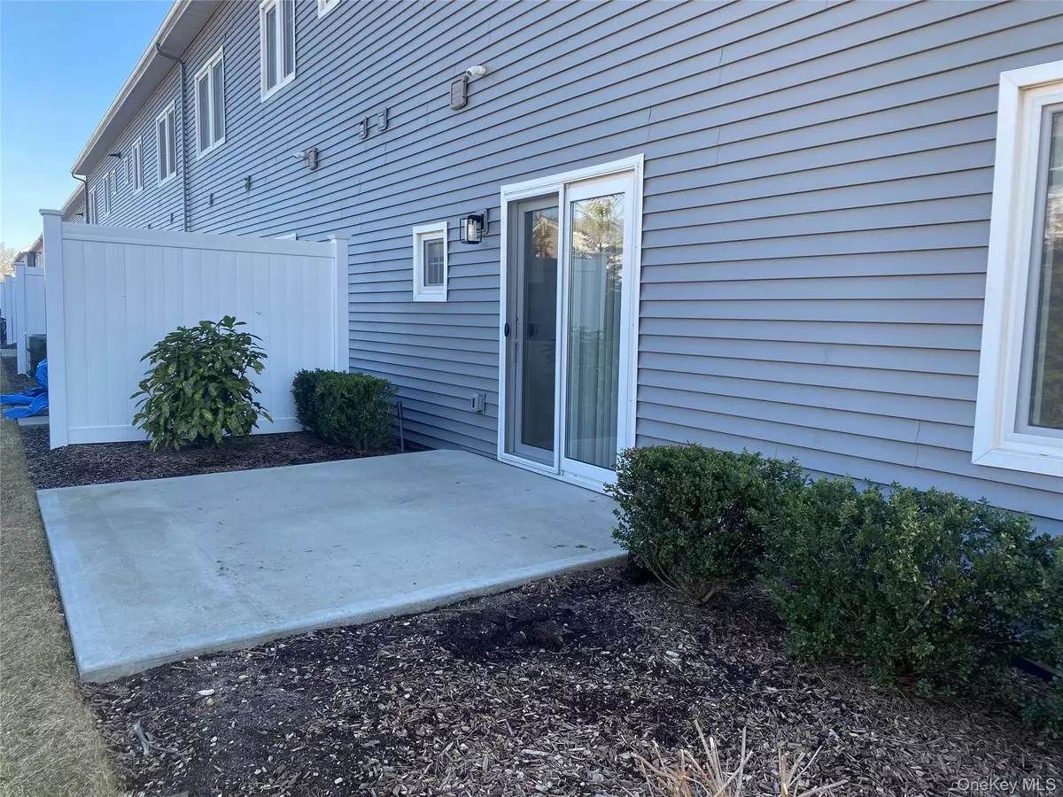 Lindenhurst, NY 11757,515 Jackson AVE #38