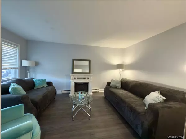 Poughkeepsie, NY 12601,2 Coll Hollow RD
