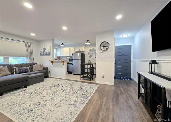 Patchogue, NY 11772,142 Fairharbor Drive #142