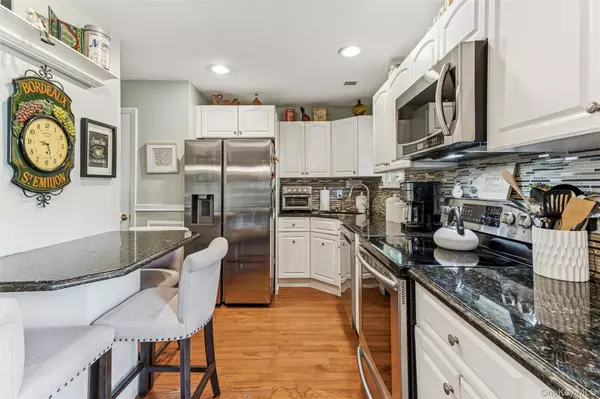 Yaphank, NY 11980,22 Huntington Commons