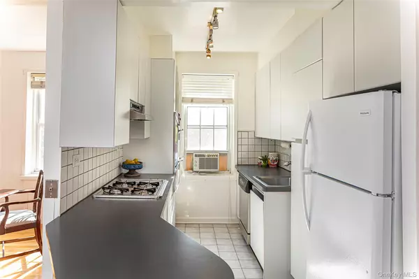 Bronxville, NY 10708,3 Midland GDNS #3K