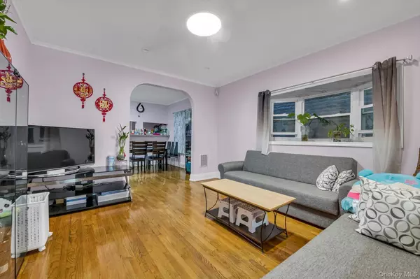 Woodhaven, NY 11421,8921 86th ST