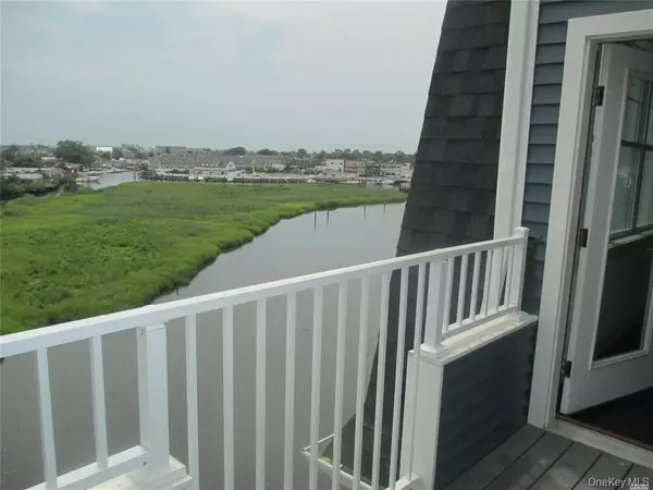 East Rockaway, NY 11518,237 Marina Pointe DR #237