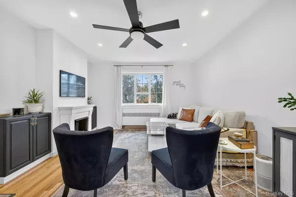 Huntington, NY 11743,42 Nathan Hale DR #60B