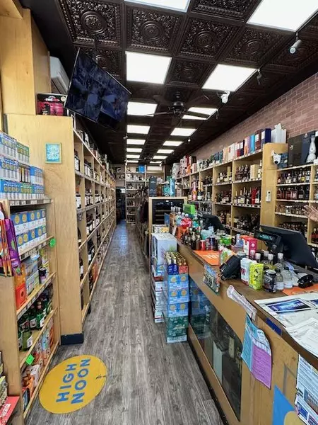 164 69 AVE, Flushing, NY 11365