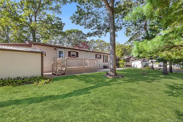 Riverhead, NY 11901,1661-434 Old Country RD