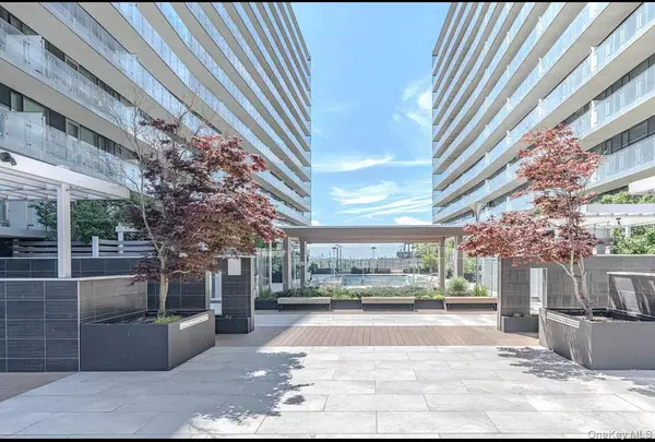 131-01 40th RD #10Q, Flushing, NY 11354