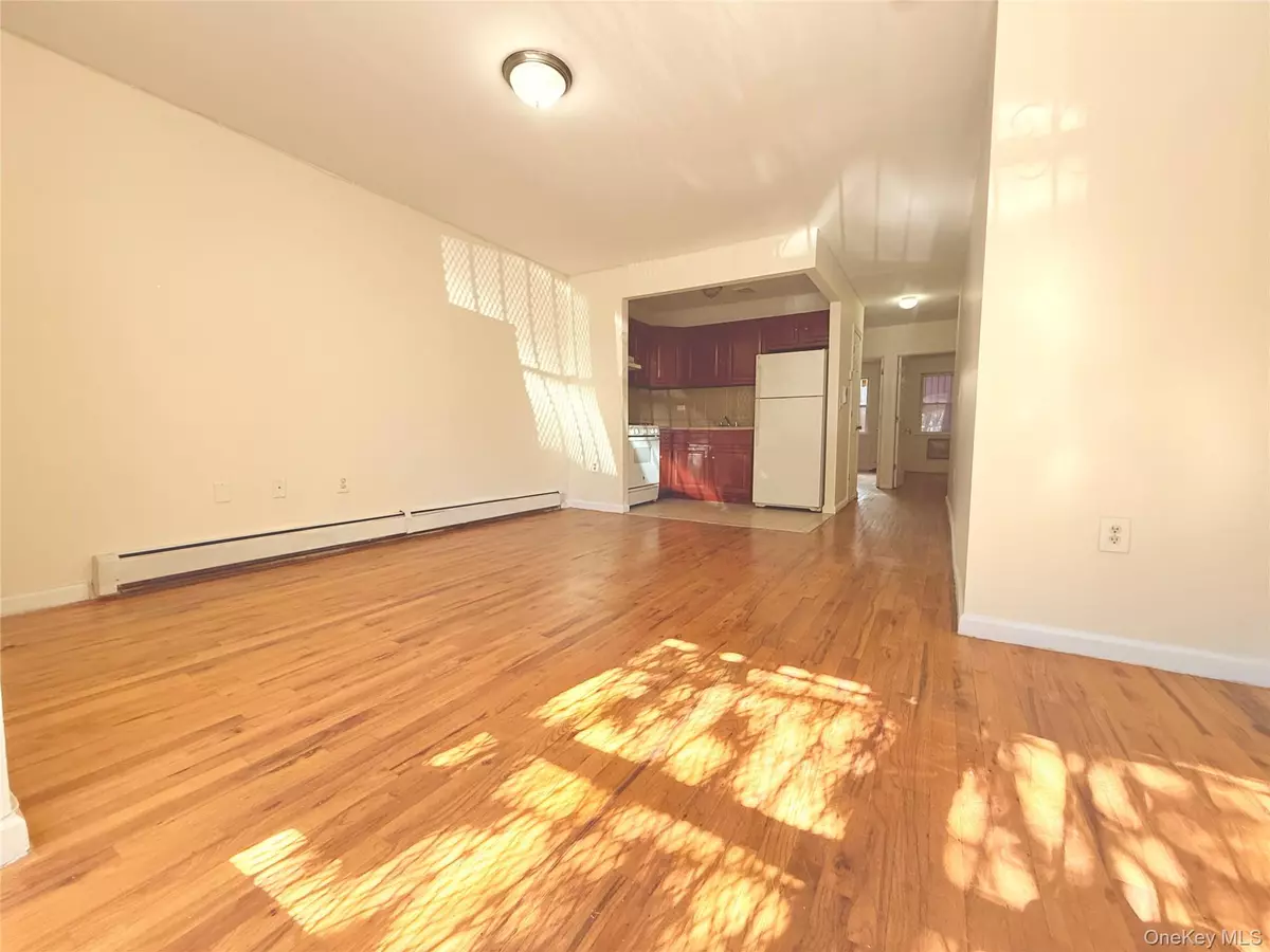 Bronx, NY 10457,461 E 181st ST #1