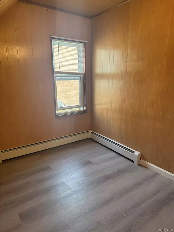 Woodhaven, NY 11421,85-63 87th ST #3FL