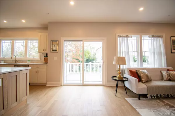 Baldwin Harbor, NY 11510,3004 Harbor ST