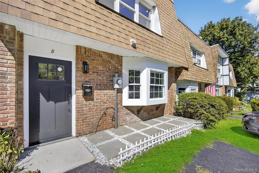 8 Roundtree CT, Beacon, NY 12508