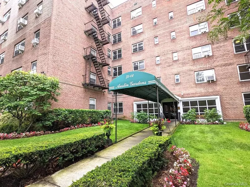 75-02 Austin ST #2J, Forest Hills, NY 11375