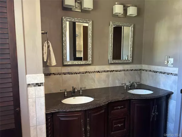 West Babylon, NY 11704,325 Young ST