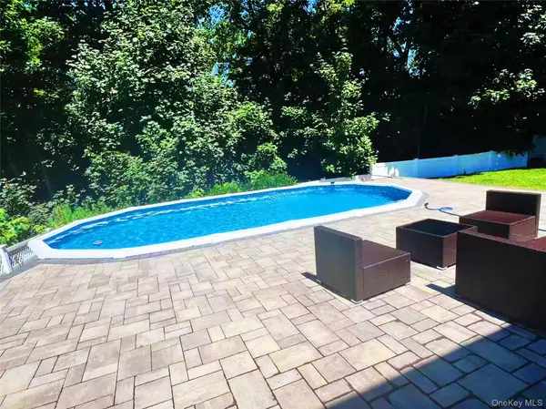 Kings Park, NY 11754,23 Bowman LN