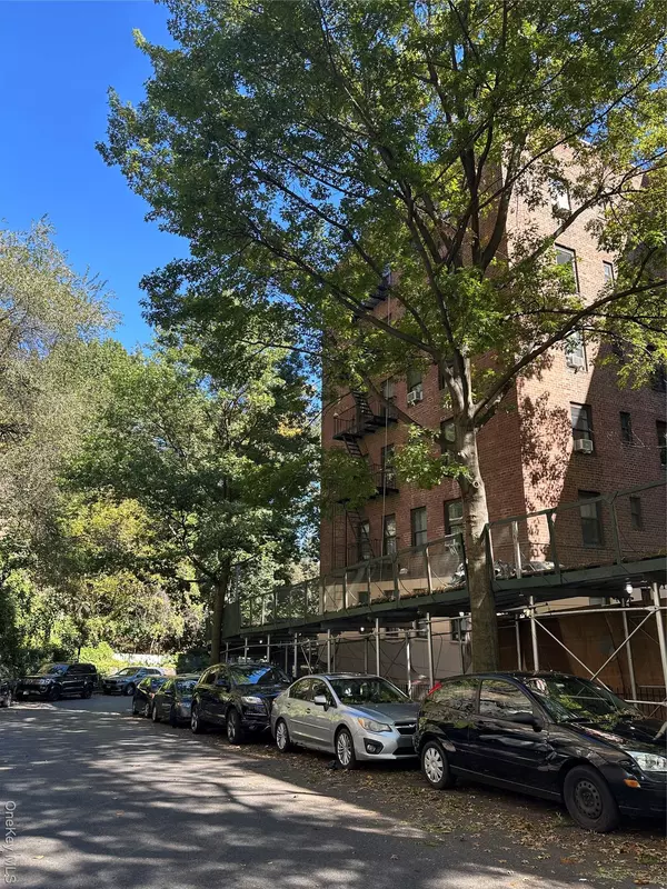 New York (manhattan), NY 10040,295 Bennett AVE #4B