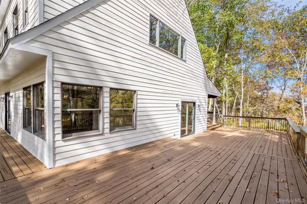 Carmel, NY 10512,507 Farmers Mills RD