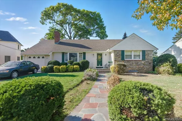 1620 Blenheim RD, Rockville Centre, NY 11570
