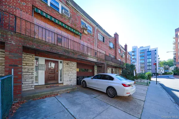 11708 Curzon RD, Richmond Hill, NY 11418