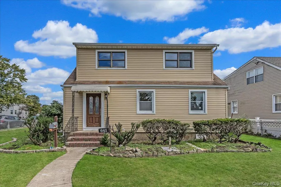 641 Lowell RD, Uniondale, NY 11553