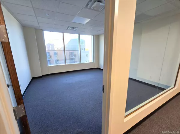 Astoria, NY 11102,3119 Newtown AVE #401