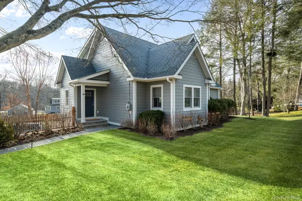 16 Hickory RD, Katonah, NY 10536