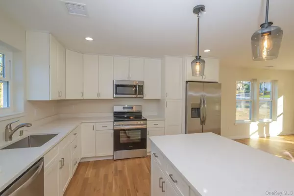 4 Forest AVE, Port Jefferson Station, NY 11776