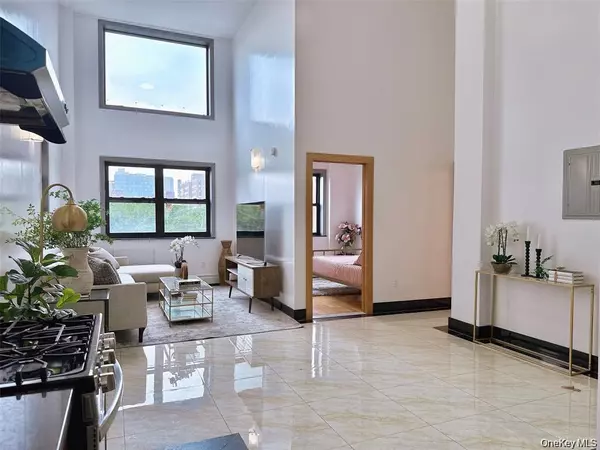 Flushing, NY 11354,31-47 137th ST #4C