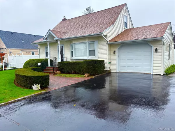 146 Cottage BLVD, Hicksville, NY 11801