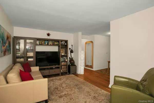 Jackson Heights, NY 11372,34-49 81st ST #2R