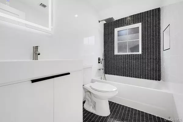 Bayside, NY 11361,214-35 39th AVE