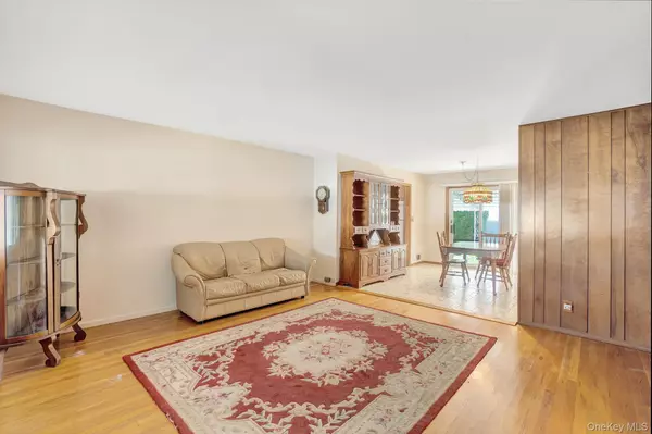 Hicksville, NY 11801,58 Lehigh LN
