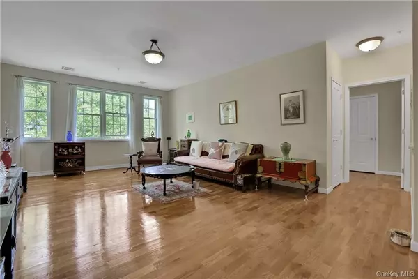 Cornwall, NY 12518,77 QUAKER AVE #105